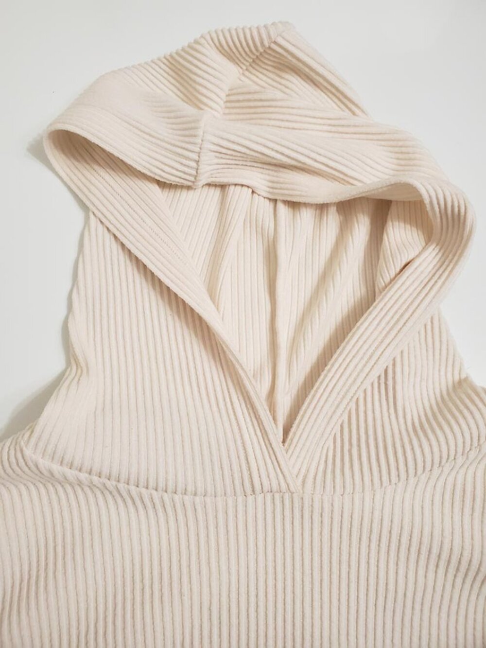 ALO Yoga Muse Cropped Ribbed Hoodie M Ivory Loungewear Relaxed Long Sleeve - Picture 5 of 10